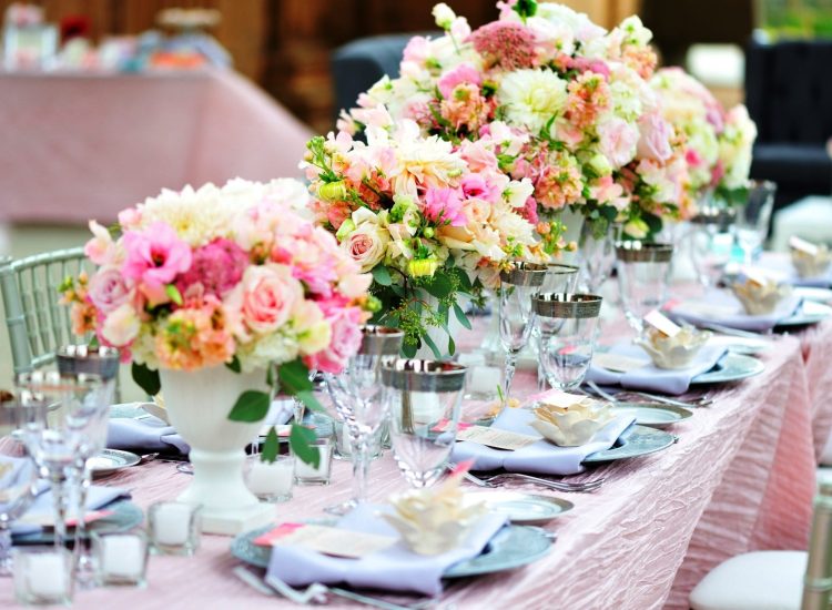 Multi-colored-centerpiece-florals-2000x1333